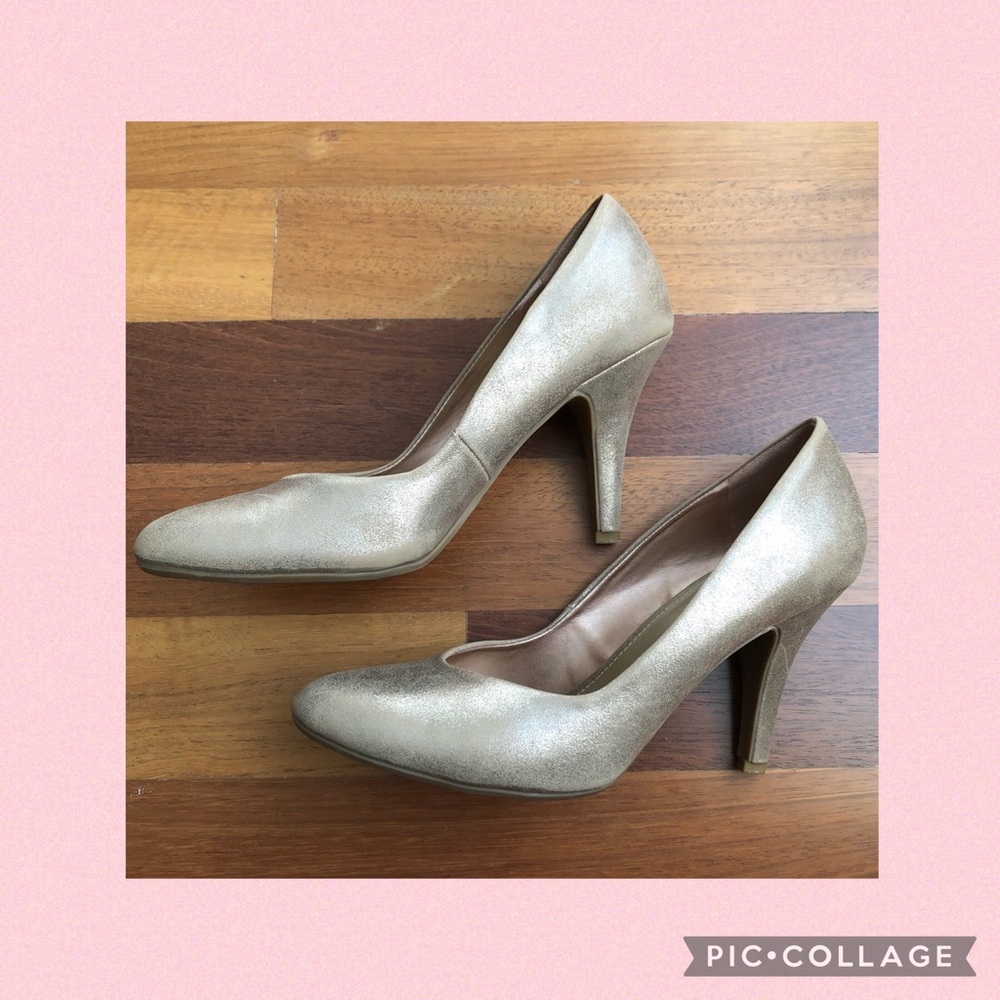 Fergalicious metallic pump